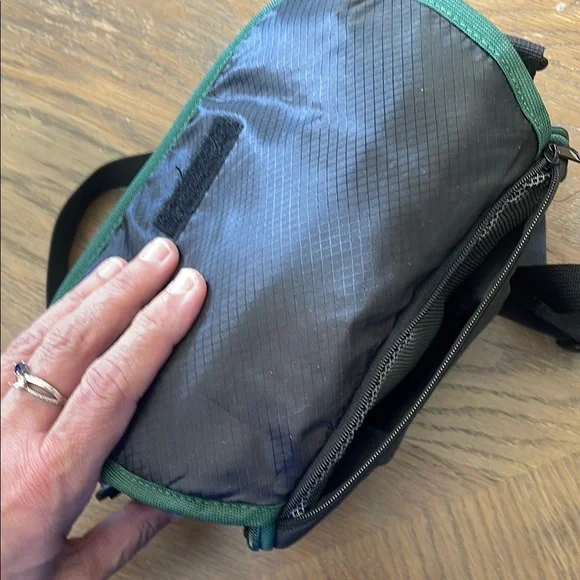 🆕❤️Green Crossbody Bag - Picture 6 of 6